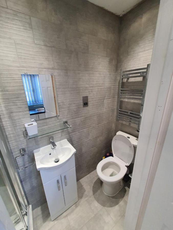 Northolt  New Self Contained Flat,In Hayes, Free Parking酒店 外观 照片