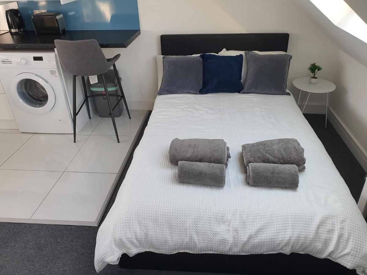 Northolt  New Self Contained Flat,In Hayes, Free Parking酒店 外观 照片